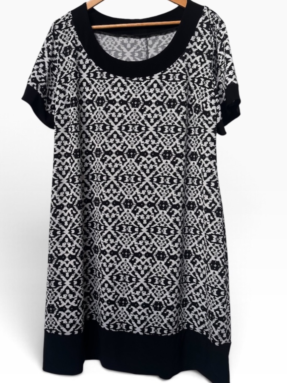 Black & White Ikat Print Scoop Neck Shift Dress Short Sleeve | Size 2XL / XL